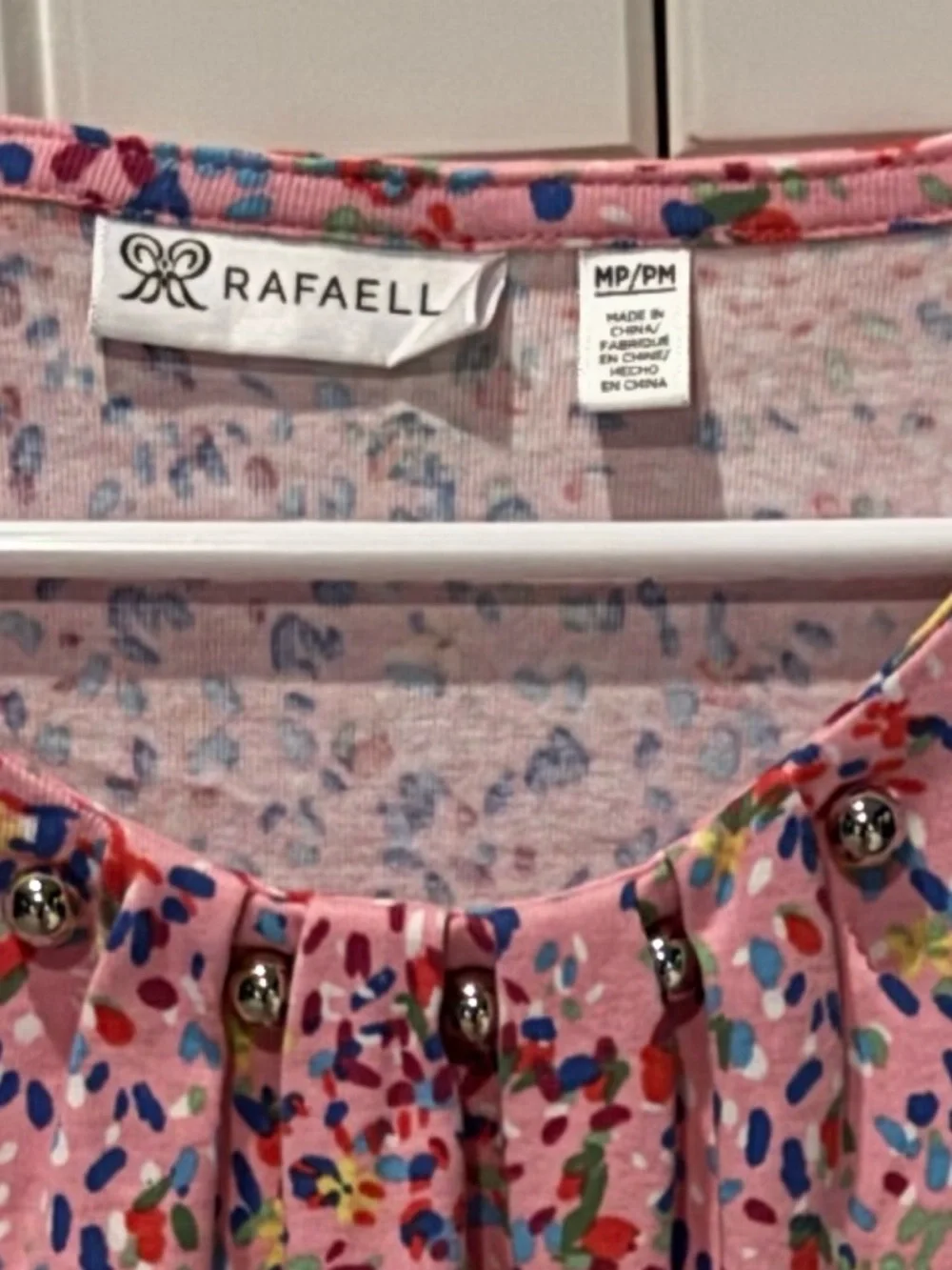 Rafaella Pink Short Sleeve Scoop-Neck Confetti Print Top. Size PM